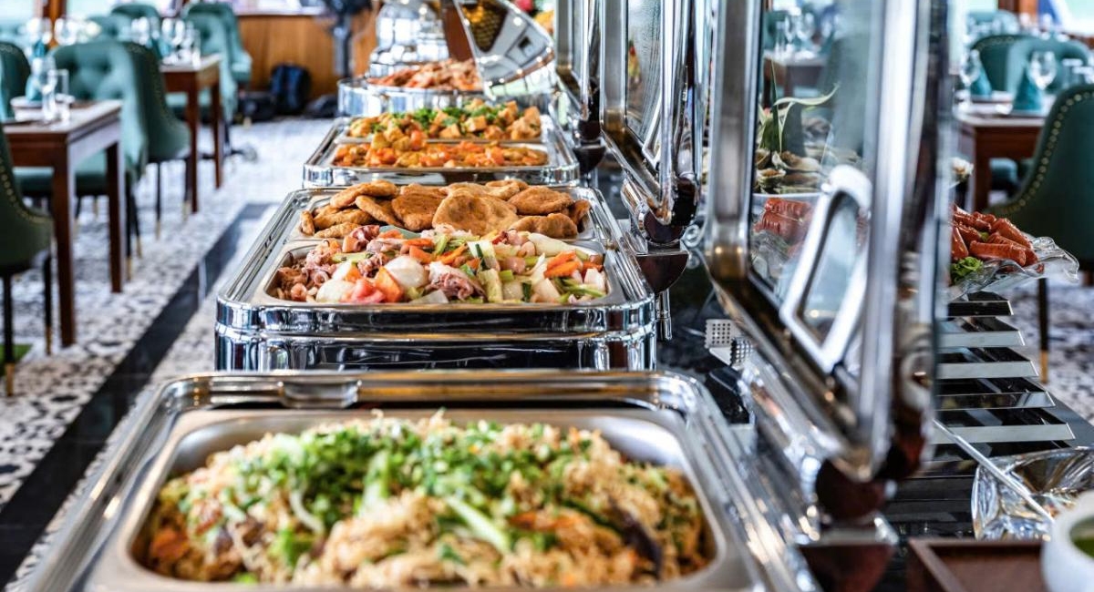 Signature_Halong_day_trip_Luxury_Buffet_lunch