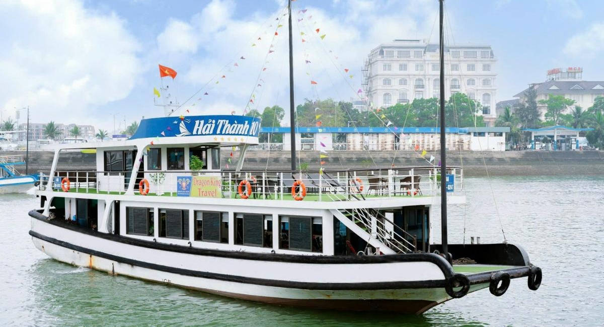 Signature_Halong_deluxe_cruise-overview