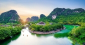Trang_An_boat_trip_Signature_Ninh_Binh