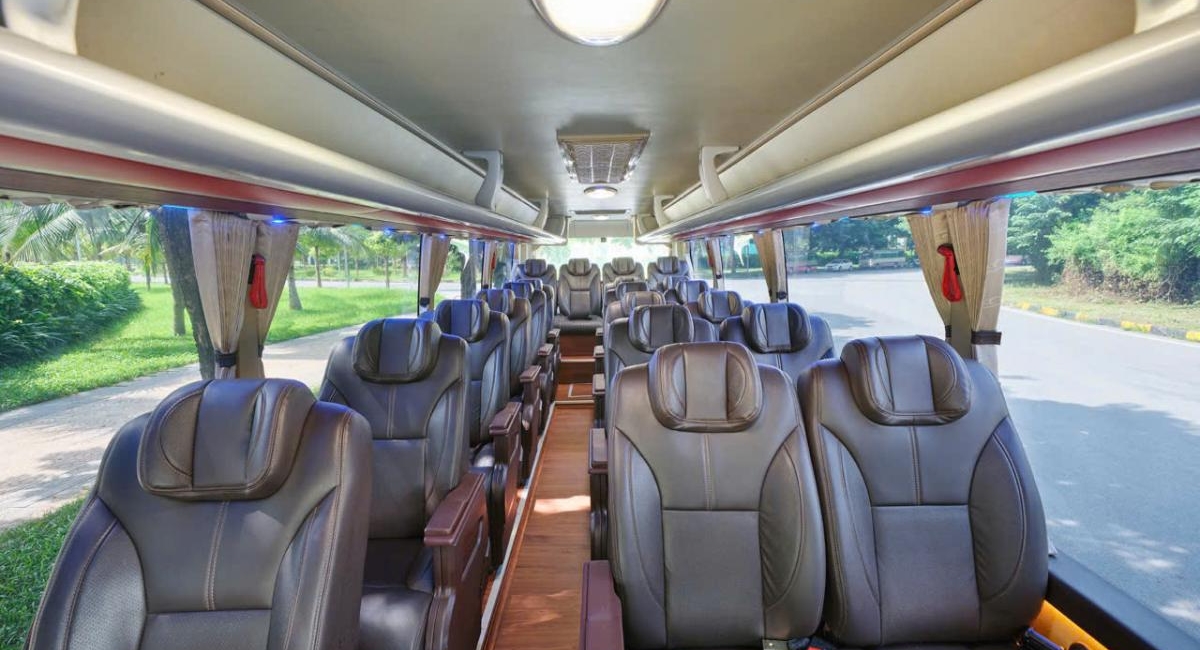 Signature_Halong_day_trip_Luxury_limousine