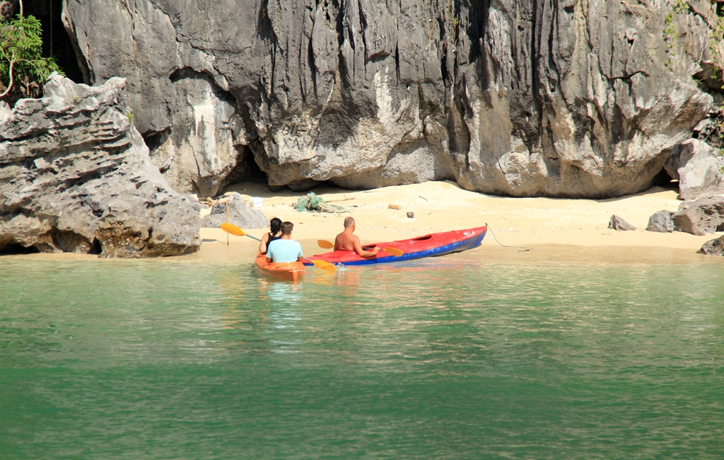 Signature_Lan_ha_bay_nature_beach