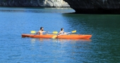 Signature_Lan_ha_bay_kayaking