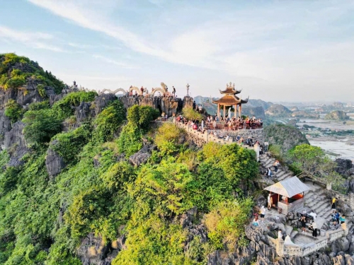 Hanoi- Ninh Binh: Hoa Lu, Trang An Boat Ride & Mua Cave Tour