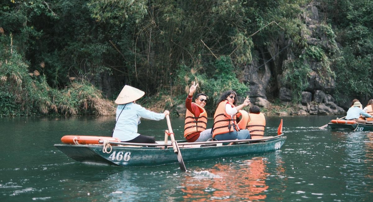 Signature_Ninh_Binh_Trang_An_boat_trip