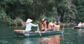 Signature_Ninh_Binh_Trang_An_boat_trip