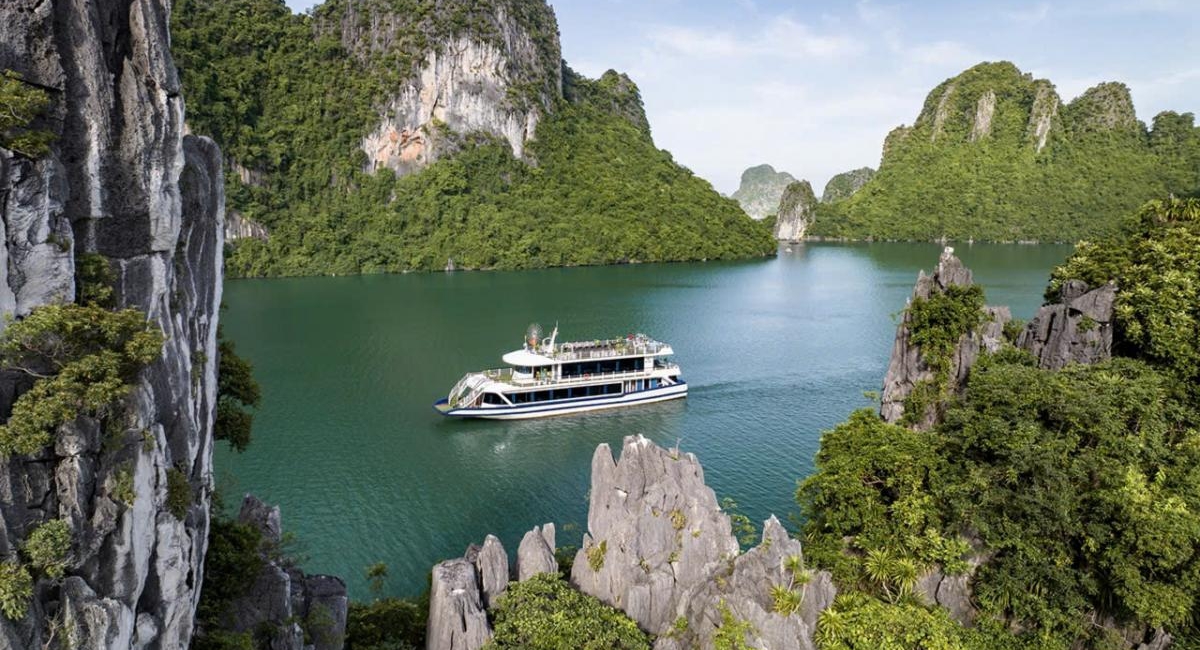 Signature_Halong_day_trip_Luxury_Cruise