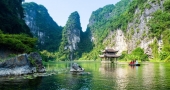Trang_An_boat_trip_Signature_Ninh_Binh