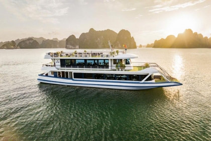 Halong bay Luxury cruise day trip from Hanoi