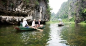 Trang_An_boat_trip_Signature_Ninh_Binh