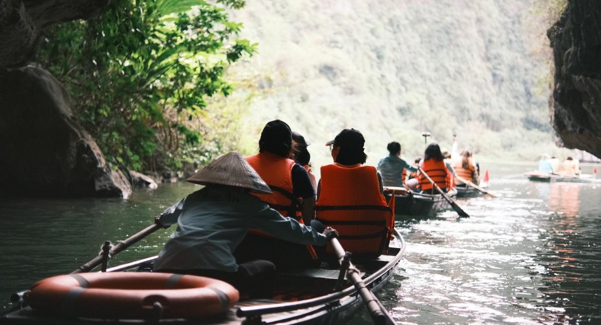 Trang_An_boat_trip_Signature_Ninh_Binh