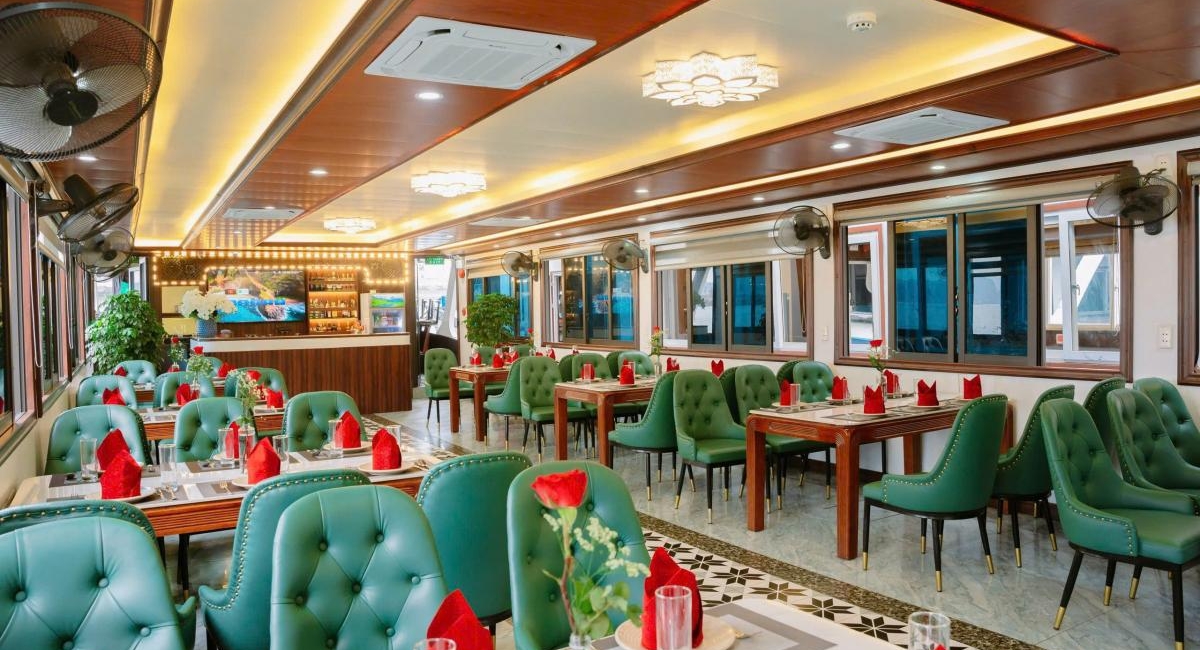 Signature_Halong_deluxe_cruise_restaurant