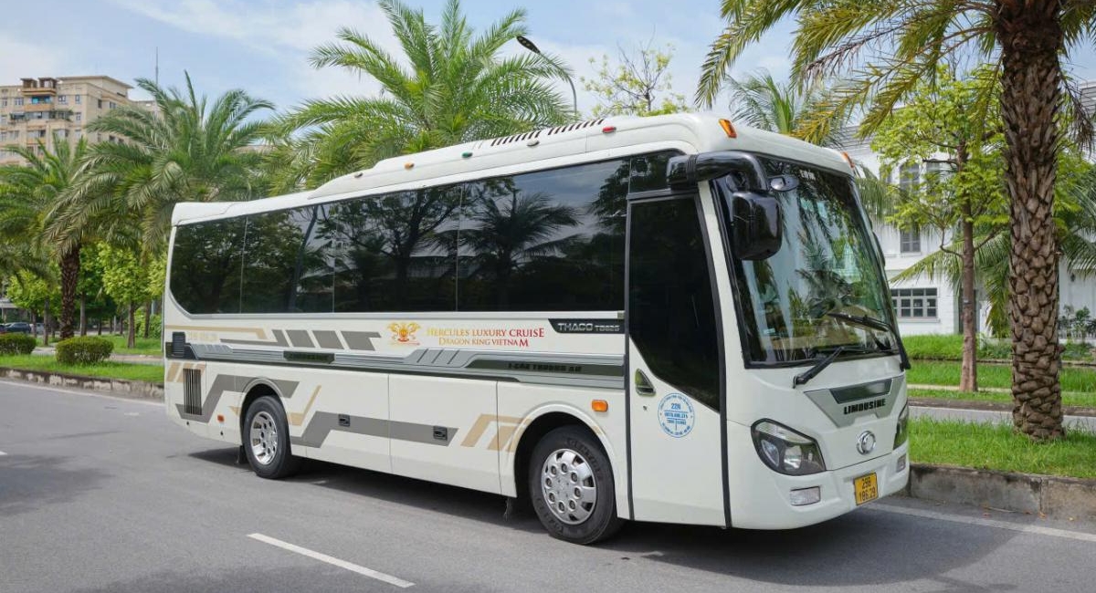 Signature_Halong_day_trip_Luxury_limousine