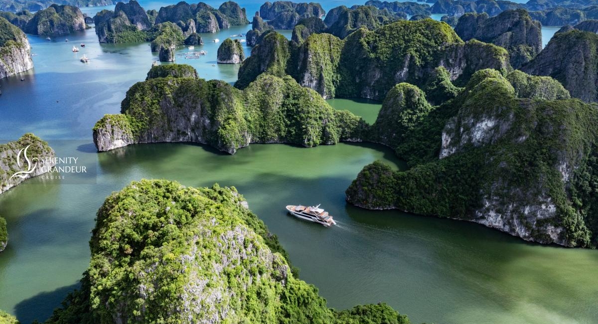 Lan_ha_serenity_grandeur_cruise2